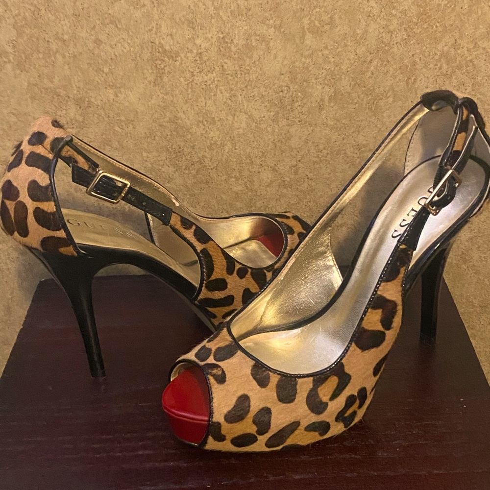 Designer Guess Beautiful Cheetah pumps/ heels. Luxury brand trendy cheetah.